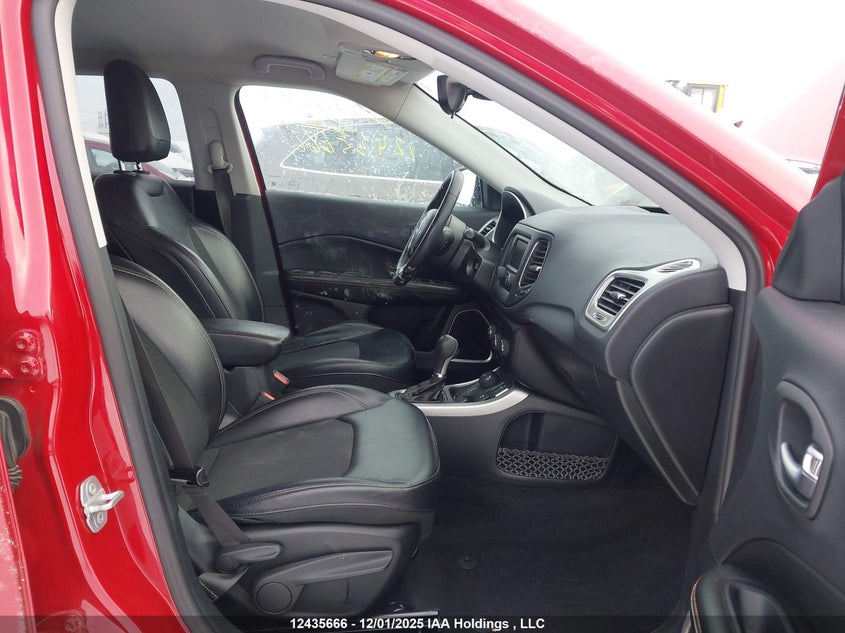 3C4NJDBB7JT145761 2018 JEEP COMPASS photo no. 5