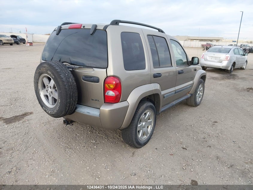 1J4GL38K75W676229 2005 JEEP LIBERTY (NORTH AMERICA) photo no. 4