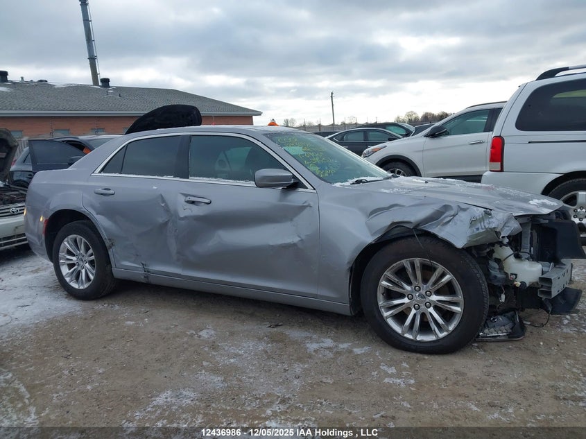 2C3CCAAG4HH619069 2017 CHRYSLER 300 photo no. 13