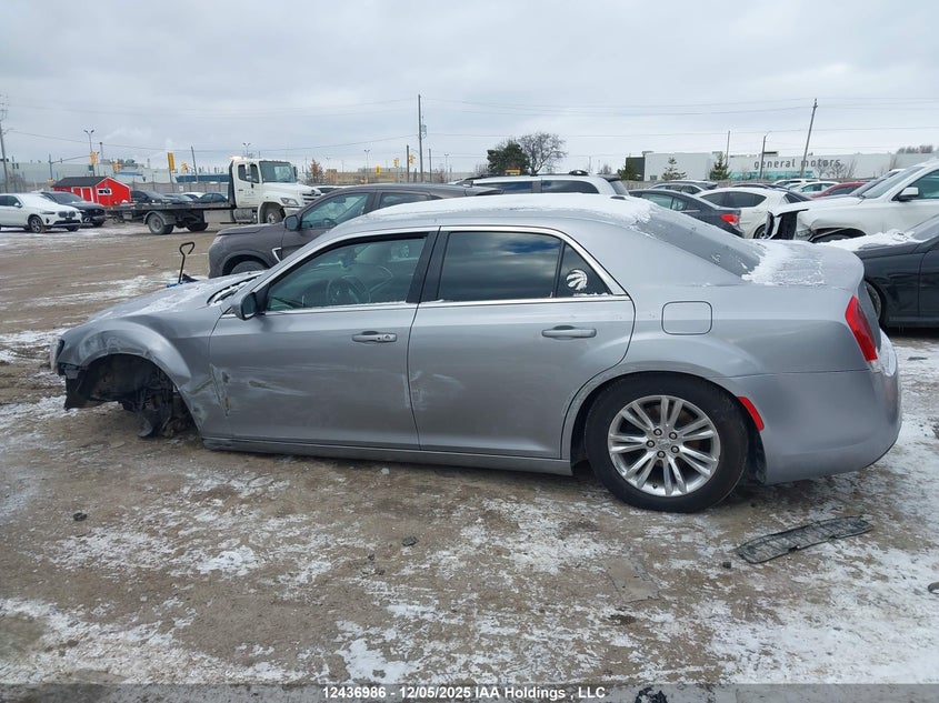 2C3CCAAG4HH619069 2017 CHRYSLER 300 photo no. 14