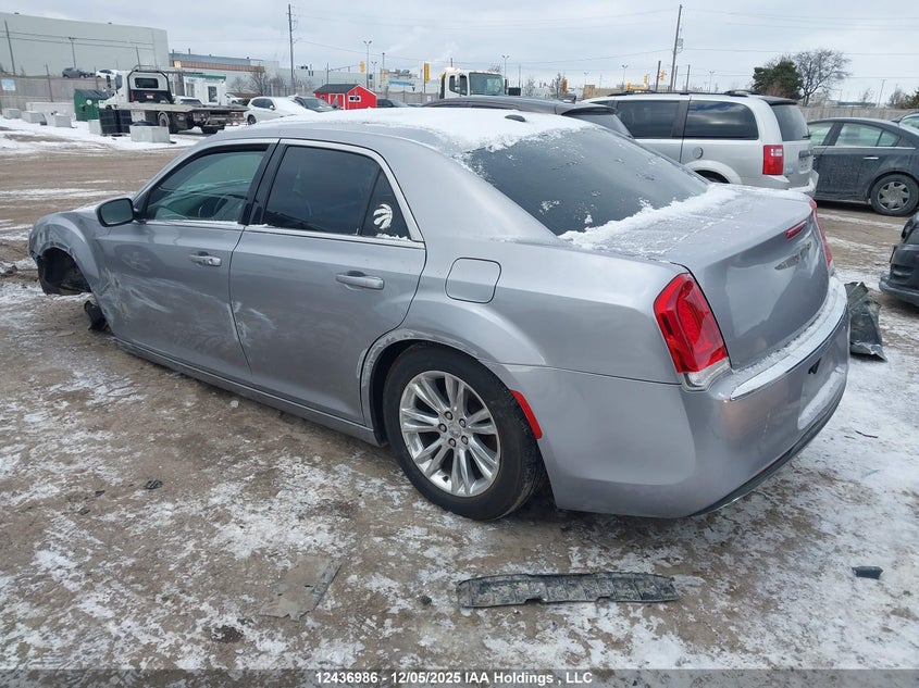 2C3CCAAG4HH619069 2017 CHRYSLER 300 photo no. 3
