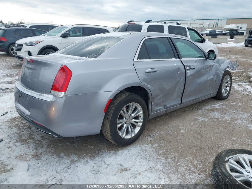 2C3CCAAG4HH619069 2017 CHRYSLER 300 photo no. 4