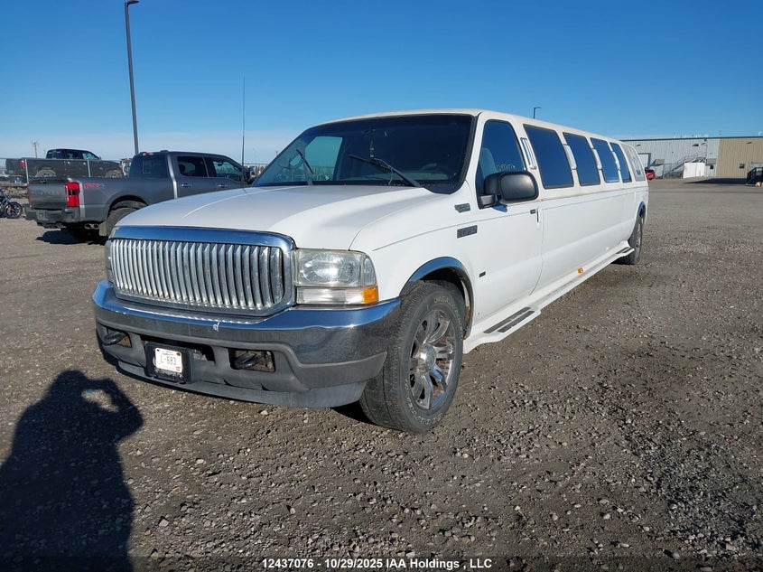 1FMNU40S02ED22027 2002 FORD EXCURSION photo no. 2
