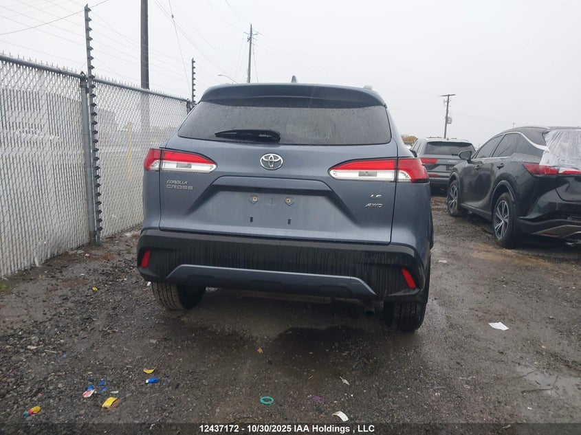 2022 Toyota Corolla Cross Le VIN: 7MUBAABG9NV020215 Lot: 12437172