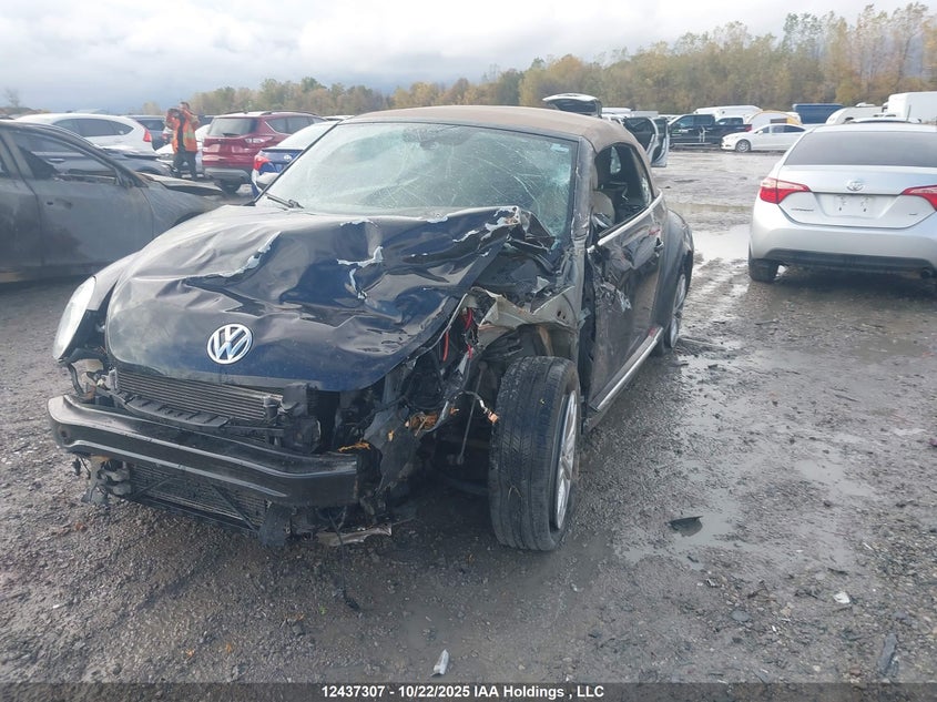 3VW507AT2GM819541 2016 VOLKSWAGEN BEETLE photo no. 2