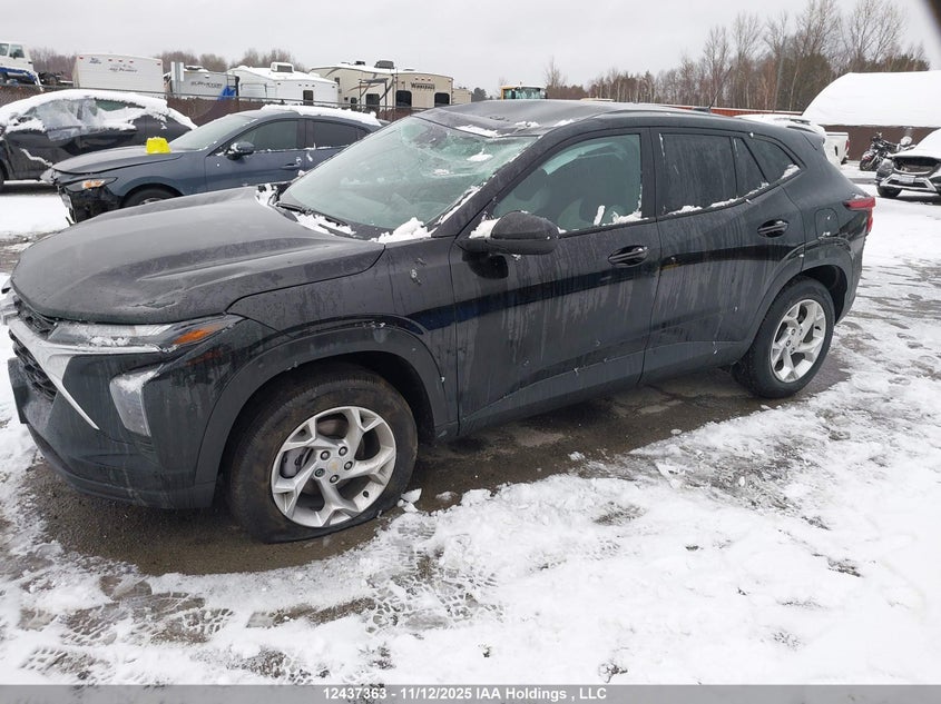KL77LFE26SC104512 2025 CHEVROLET TRAX photo no. 2