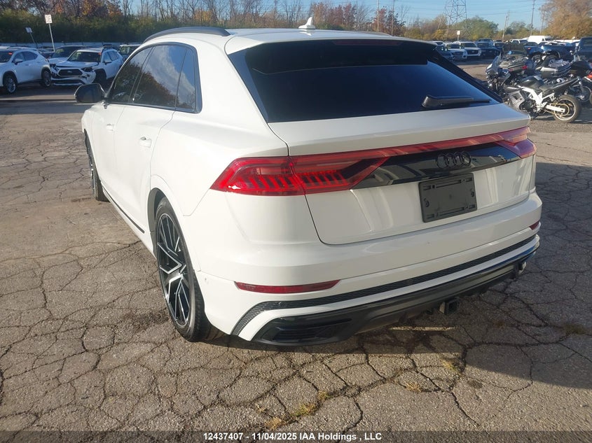 WA1FVAF18MD018918 2021 AUDI Q8 photo no. 3