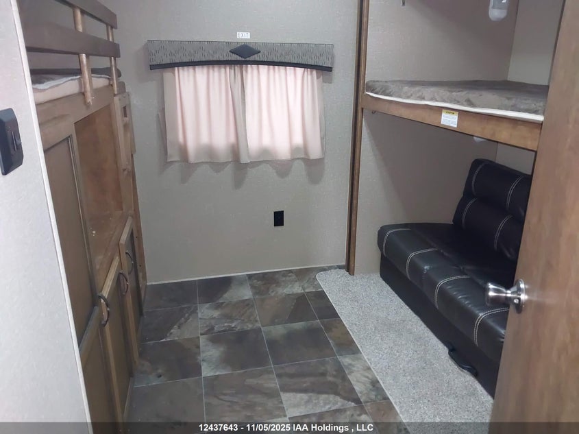 4V0TC3328GB027776 2016   photo no. 7