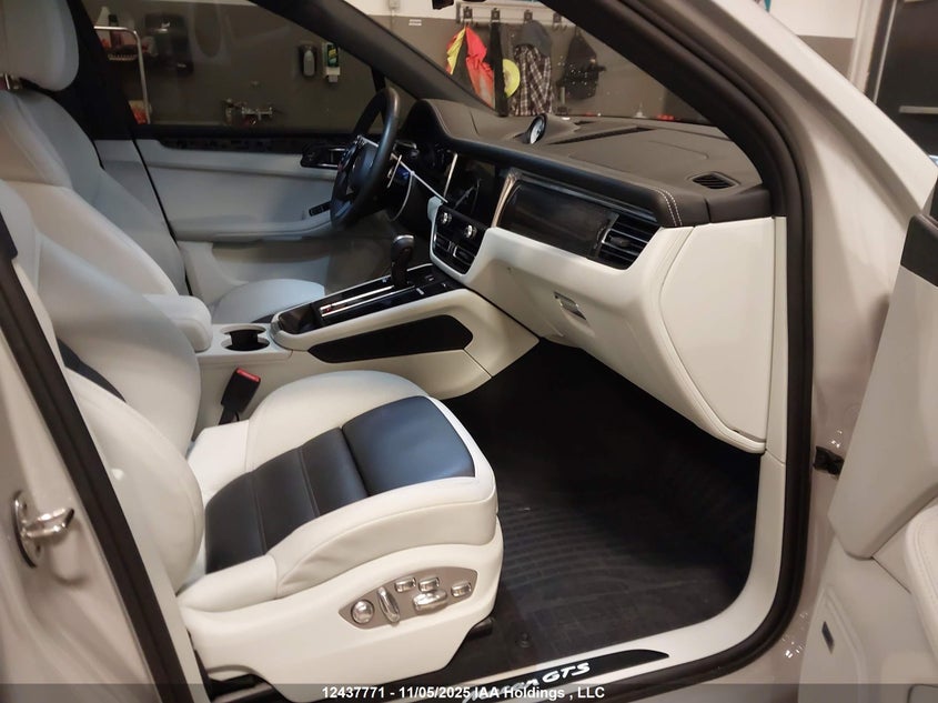 WP1AF2A59SLB50004 2025 PORSCHE MACAN photo no. 5