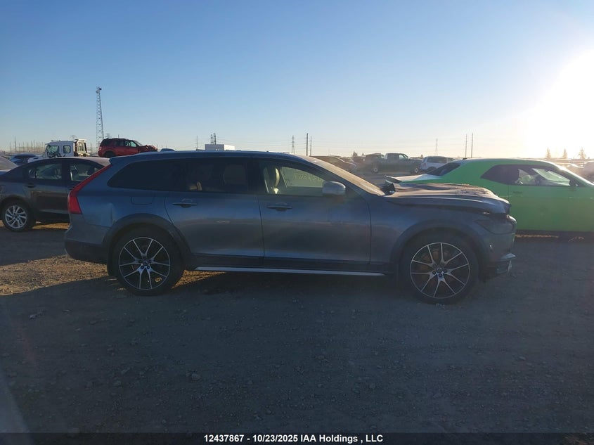 YV4A22NL3H1000963 2017 VOLVO V90 CROSS COUNTRY photo no. 14