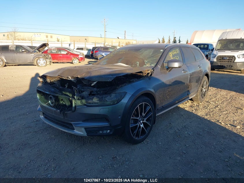 YV4A22NL3H1000963 2017 VOLVO V90 CROSS COUNTRY photo no. 2