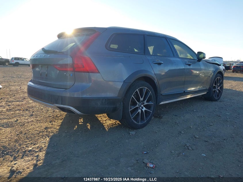 YV4A22NL3H1000963 2017 VOLVO V90 CROSS COUNTRY photo no. 4