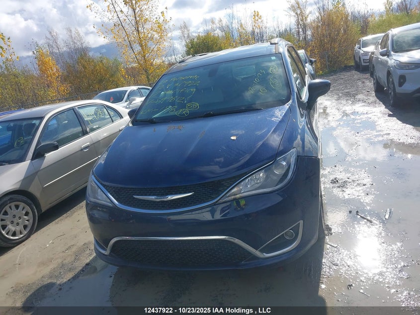 2017 Chrysler Pacifica Touring L VIN: 2C4RC1BG9HR599612 Lot: 12437922