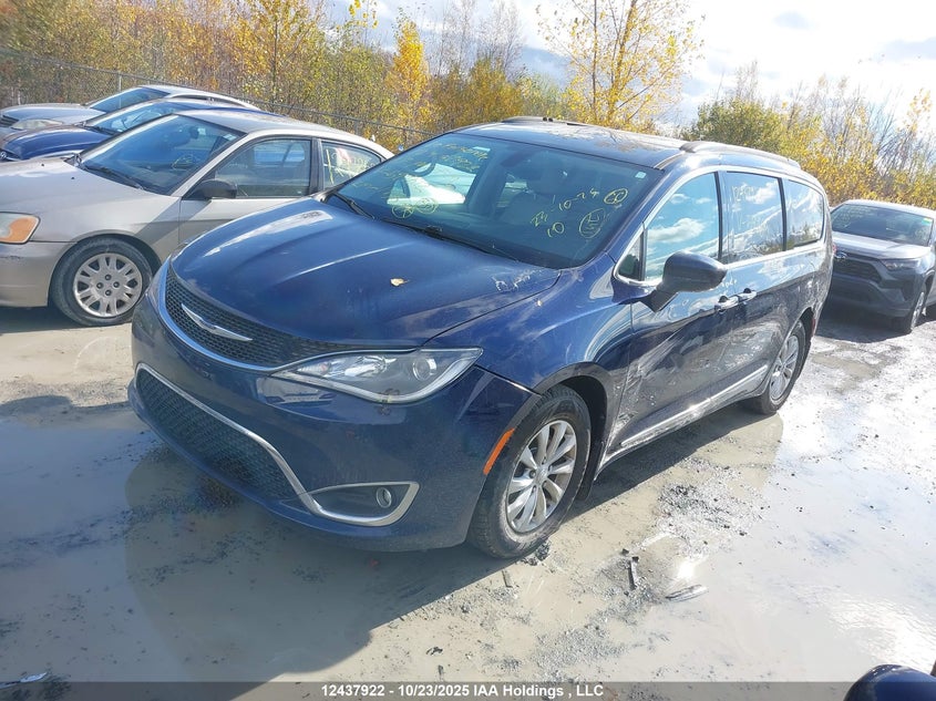 2C4RC1BG9HR599612 2017 CHRYSLER PACIFICA photo no. 2
