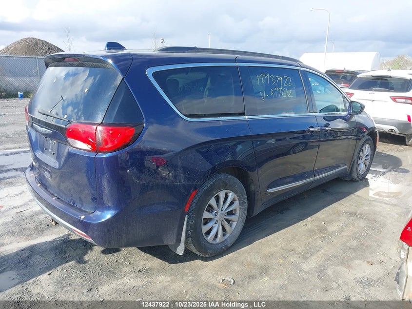 2C4RC1BG9HR599612 2017 CHRYSLER PACIFICA photo no. 4