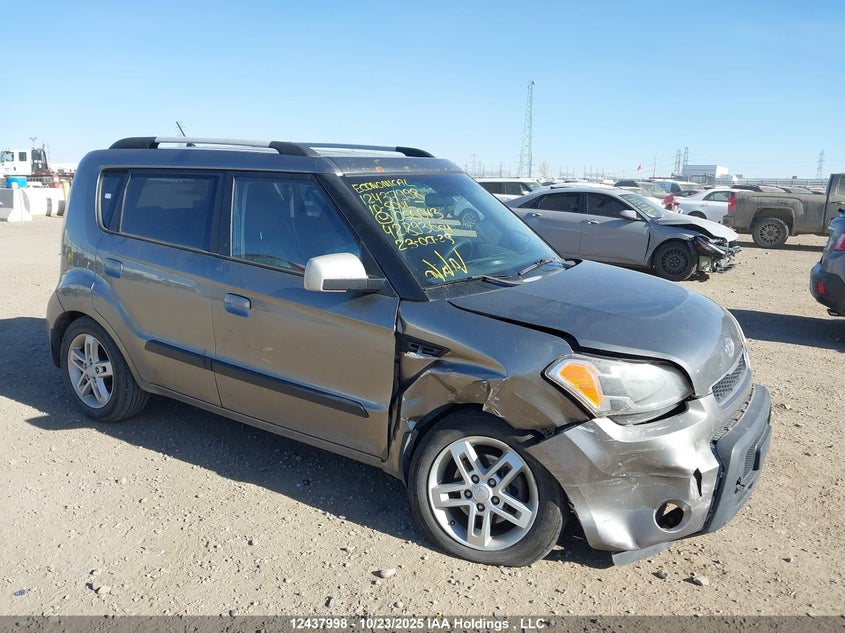 2010 Kia Soul VIN: KNDJT2A2XA7056043 Lot: 12437998
