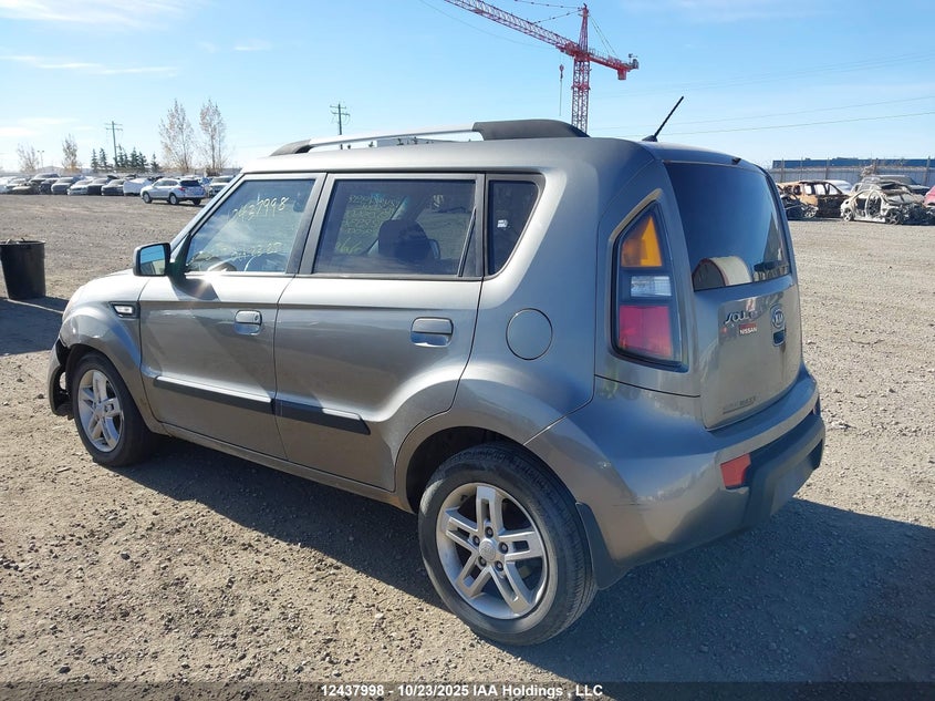 2010 Kia Soul VIN: KNDJT2A2XA7056043 Lot: 12437998