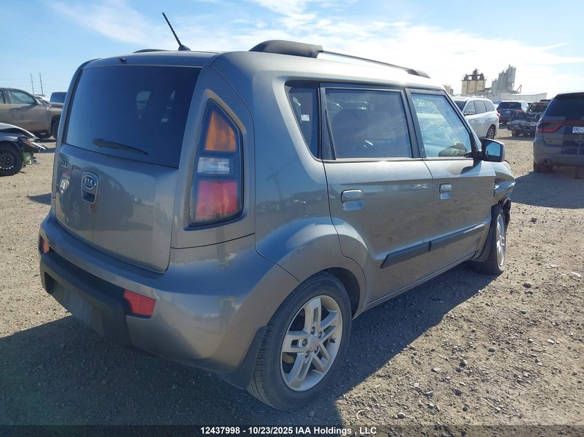 2010 Kia Soul VIN: KNDJT2A2XA7056043 Lot: 12437998