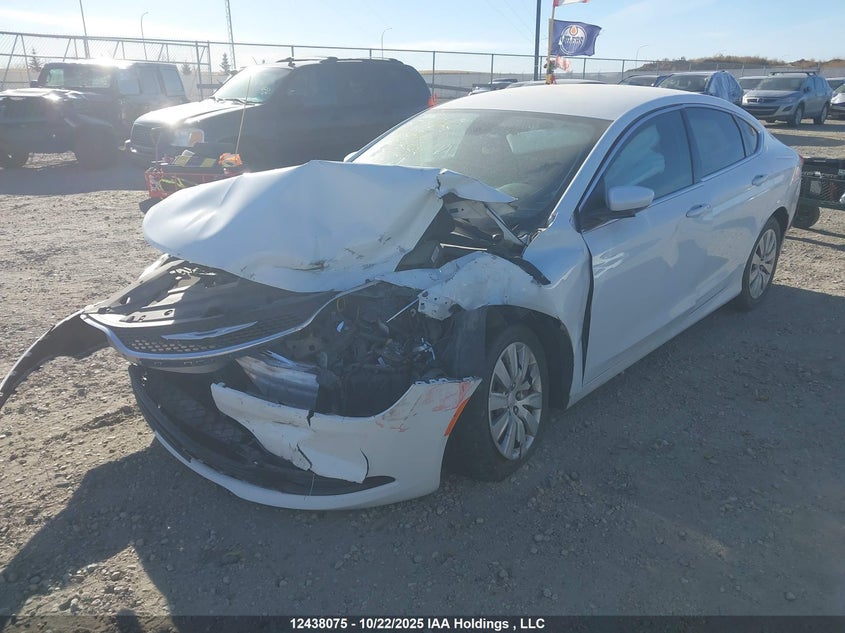 1C3CCCFB0GN182766 2016 CHRYSLER 200 photo no. 2
