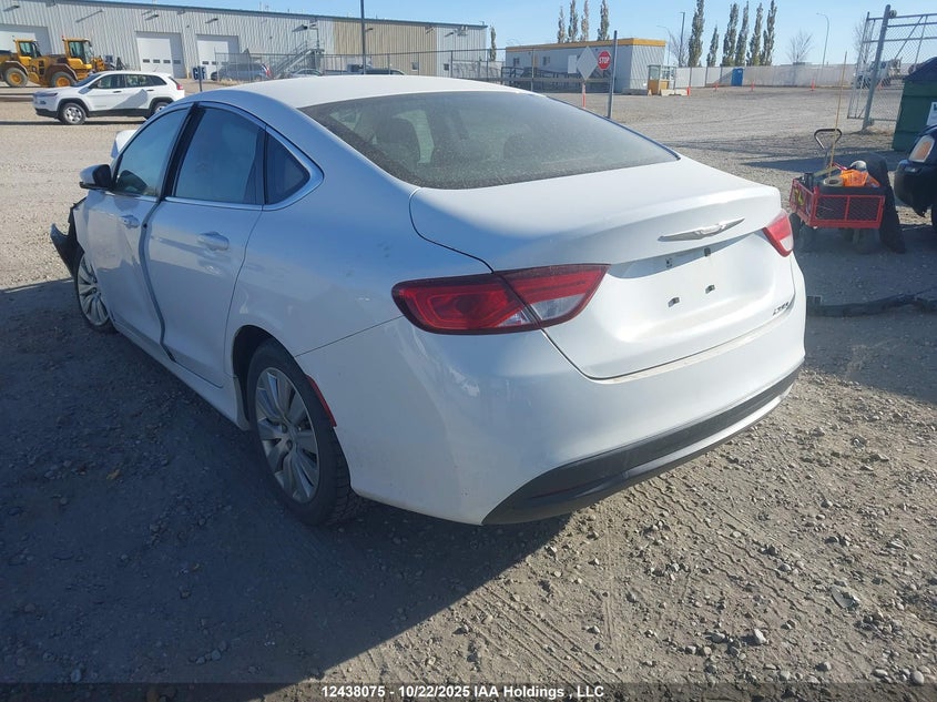 1C3CCCFB0GN182766 2016 CHRYSLER 200 photo no. 3