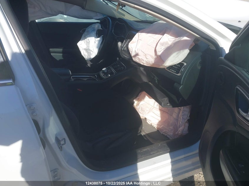 1C3CCCFB0GN182766 2016 CHRYSLER 200 photo no. 5