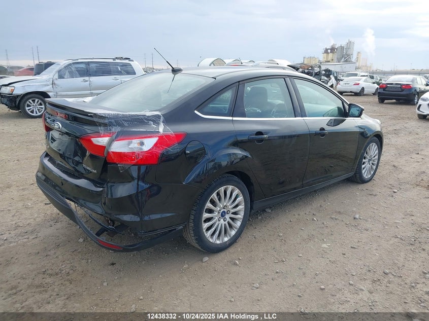 1FAHP3J25CL295878 2012 FORD FOCUS photo no. 4