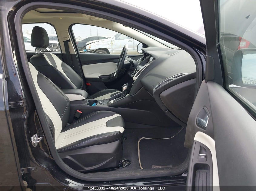 1FAHP3J25CL295878 2012 FORD FOCUS photo no. 5