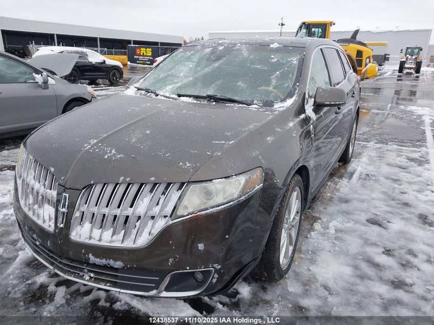 2LMHJ5AT6BBJ53733 2011 LINCOLN MKT photo no. 2