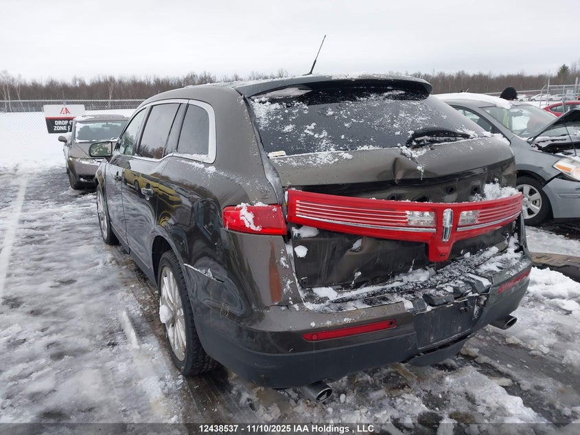 2LMHJ5AT6BBJ53733 2011 LINCOLN MKT photo no. 3