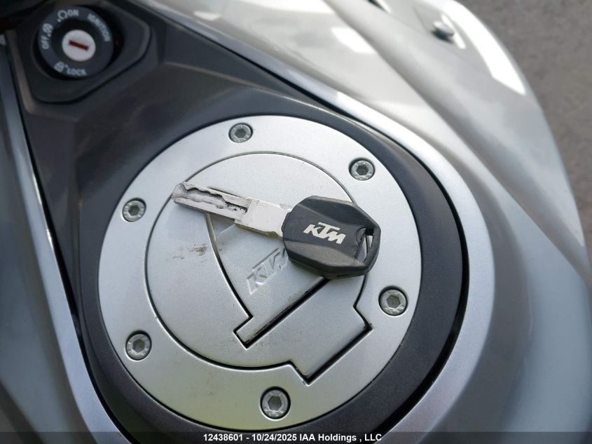 2017 Ktm 1290 Super Duke Gt VIN: VBKV69400HM954060 Lot: 12438601