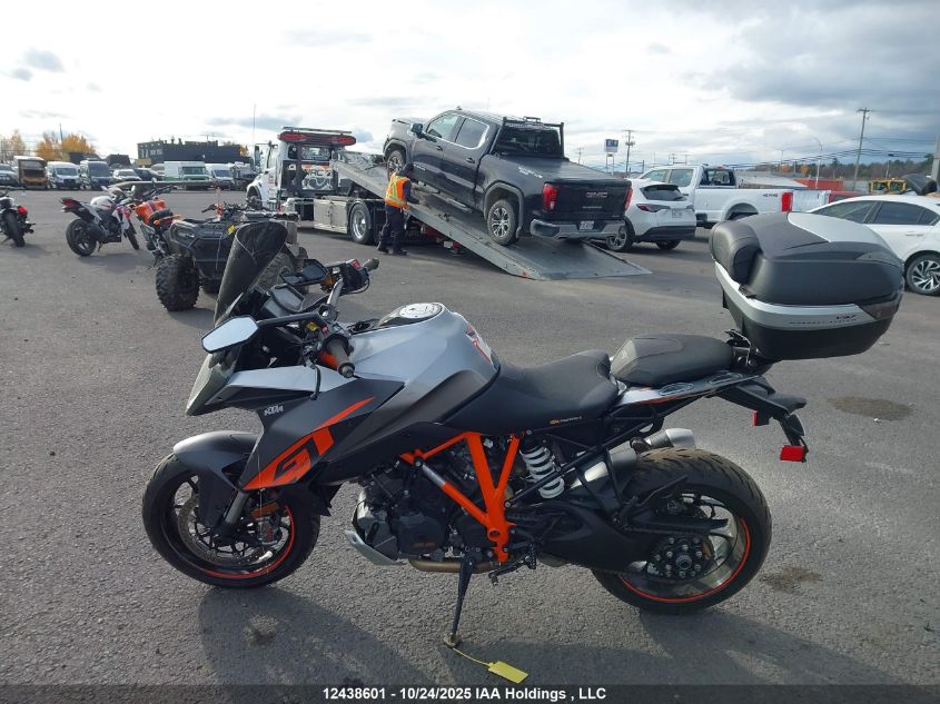 2017 Ktm 1290 Super Duke Gt VIN: VBKV69400HM954060 Lot: 12438601
