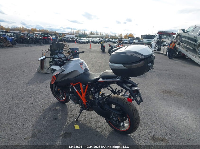 VBKV69400HM954060 2017 KTM  photo no. 3