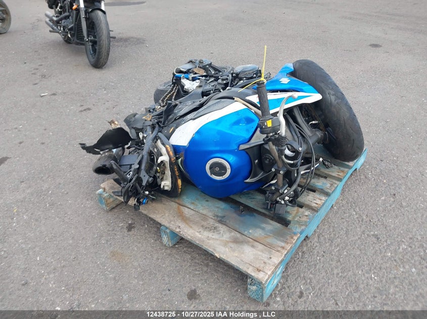 JS1GR7NA8F2101518 2015 Suzuki Gsx-S750 auction photo 1