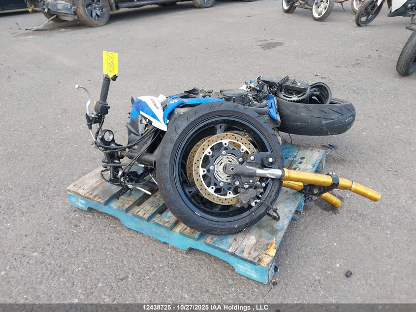 JS1GR7NA8F2101518 2015 SUZUKI GSX-S photo no. 2