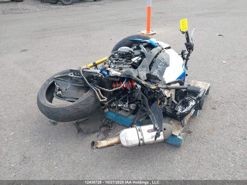 JS1GR7NA8F2101518 2015 SUZUKI GSX-S photo no. 4