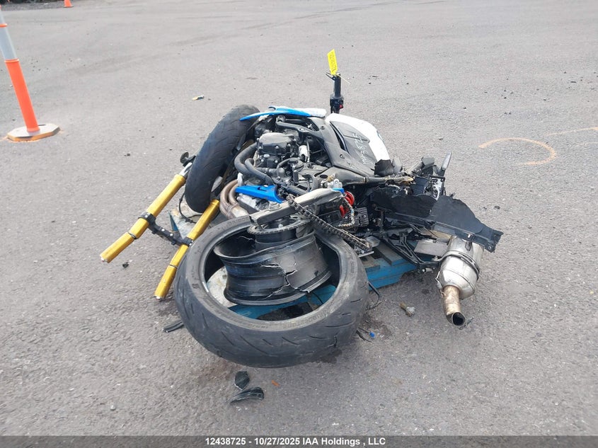 JS1GR7NA8F2101518 2015 SUZUKI GSX-S photo no. 6