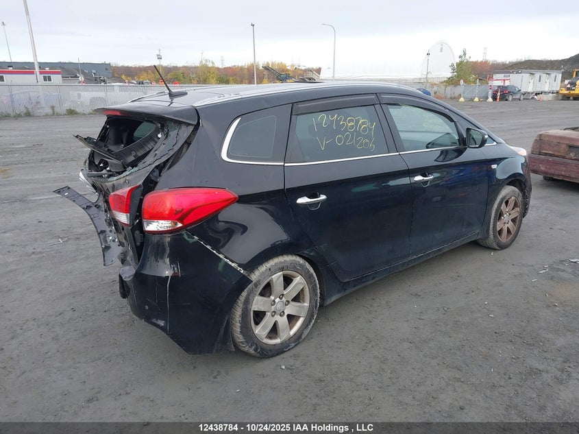 KNAHU8A3XE7021206 2014 KIA RONDO photo no. 4