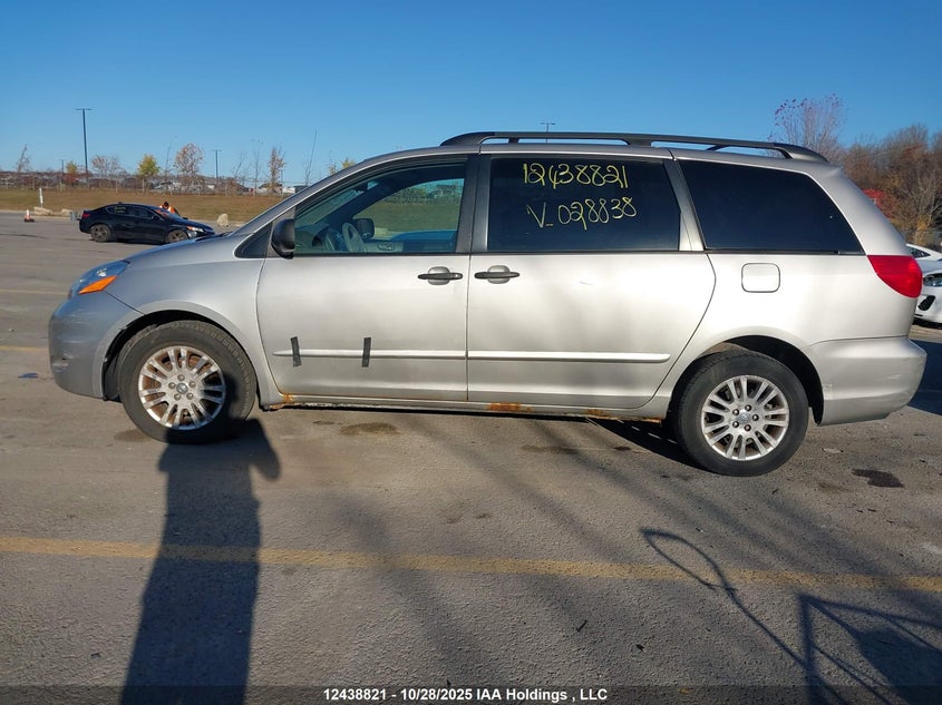 5TDBK4CCXAS028838 2010 TOYOTA SIENNA photo no. 14