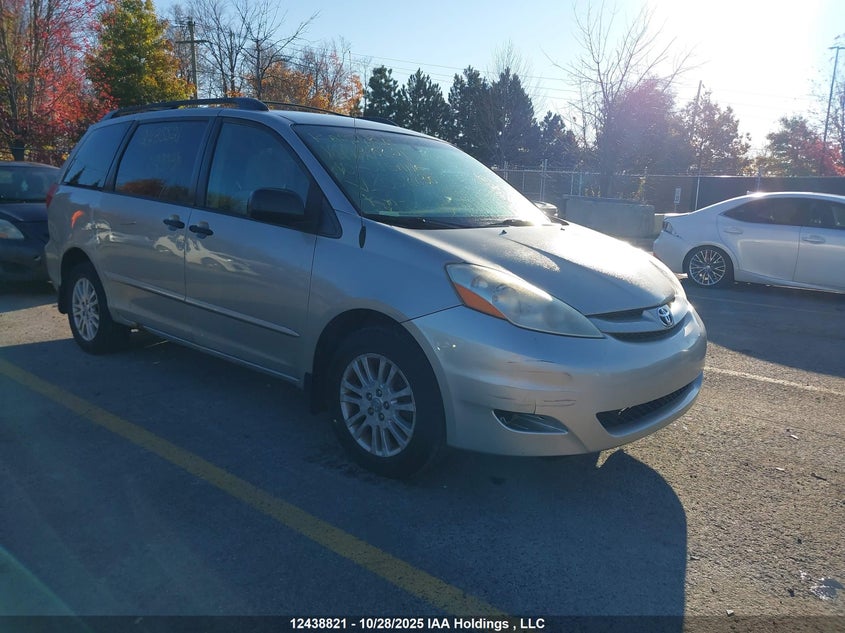 5TDBK4CCXAS028838 2010 TOYOTA SIENNA photo no. 1