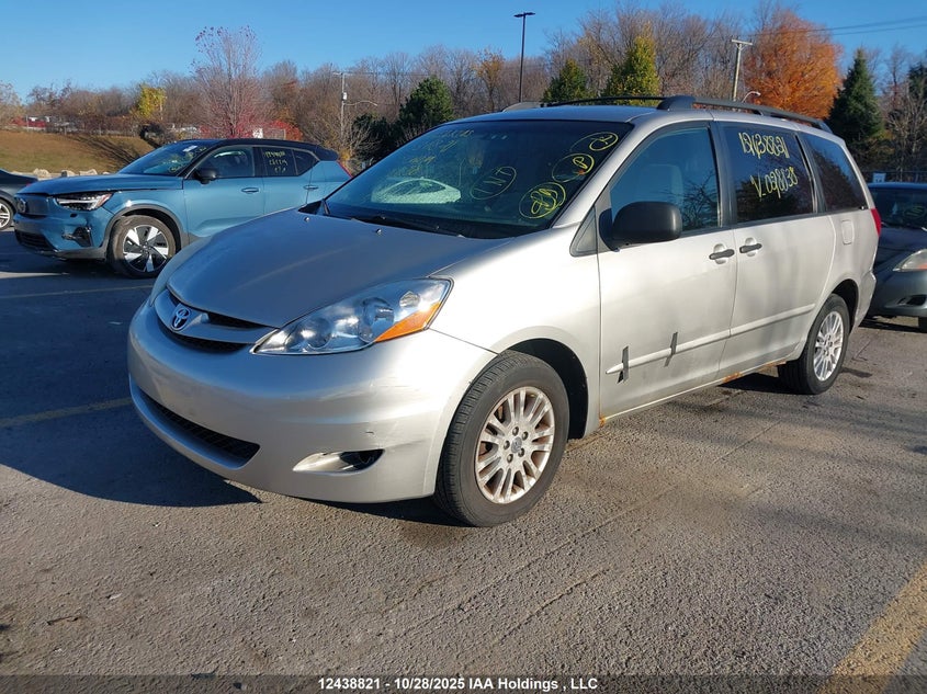 5TDBK4CCXAS028838 2010 TOYOTA SIENNA photo no. 2