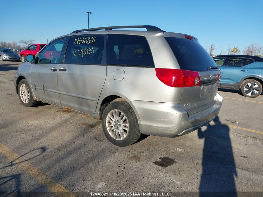 5TDBK4CCXAS028838 2010 TOYOTA SIENNA photo no. 3