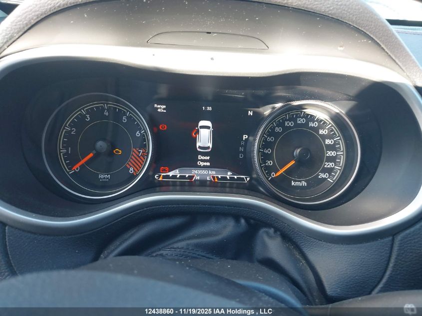 2015 Jeep Cherokee Trailhawk VIN: 1C4PJMBSXFW724253 Lot: 12438860