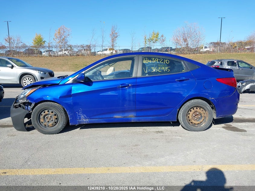 2013 Hyundai Accent VIN: KMHCT4AE9DU352915 Lot: 12439210