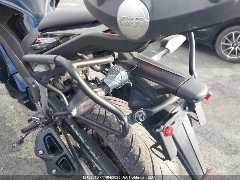 2011 Kawasaki Zx1000 G VIN: JKAZXCG13BA003954 Lot: 12439310