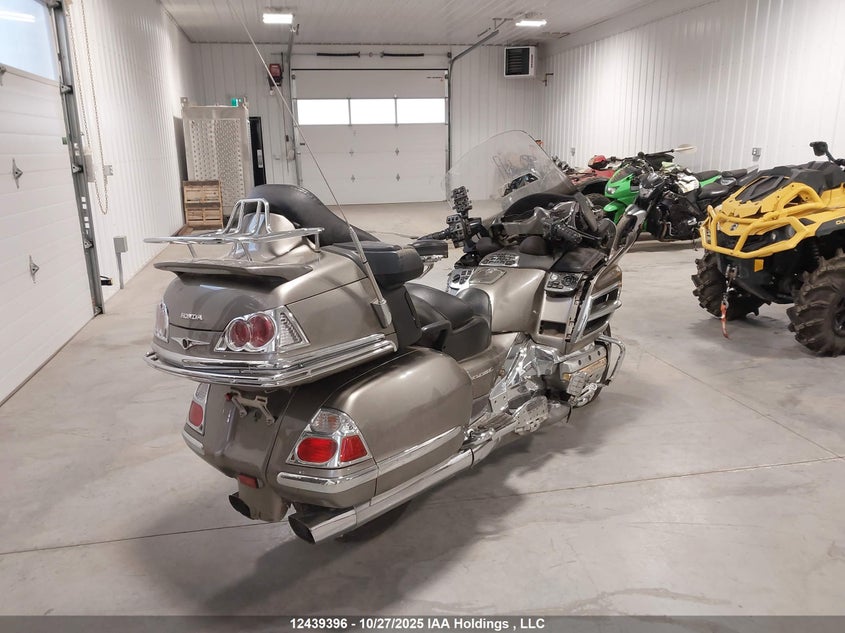 1HFSC47LX8A705133 2008 HONDA GL1800C photo no. 4