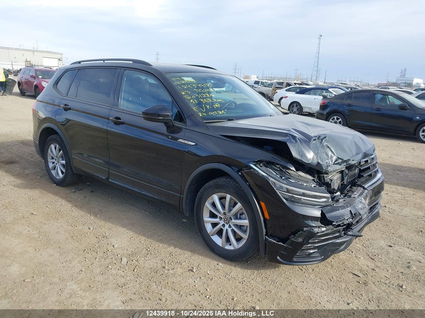 3VV8B7AX7PM031224 2023 Volkswagen Tiguan Se R-Line Black auction photo 1