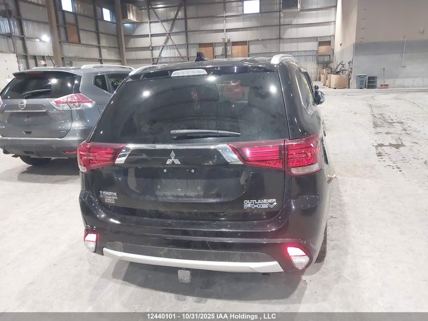 JA4J24A5XJZ609393 2018 MITSUBISHI OUTLANDER photo no. 17