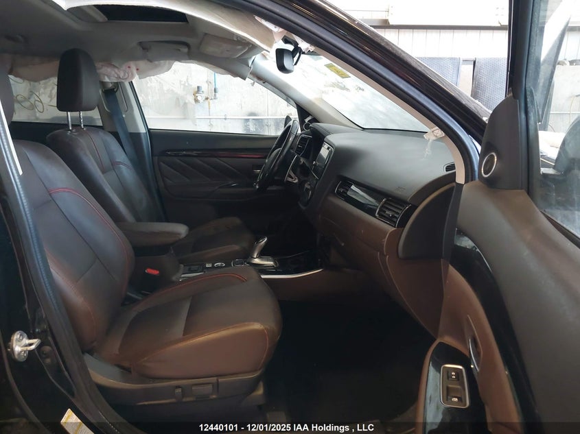 JA4J24A5XJZ609393 2018 MITSUBISHI OUTLANDER photo no. 5