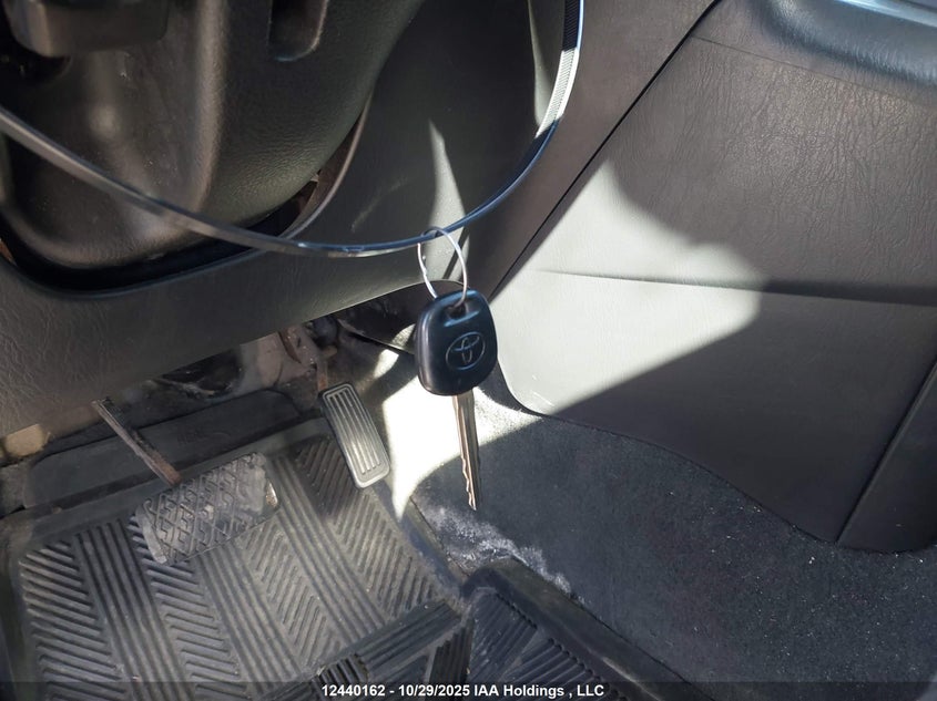 2007 Toyota Matrix Xr VIN: 2T1KR32E57C626913 Lot: 12440162