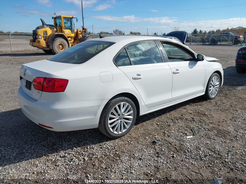 3VWLX7AJ3CM402991 2012 VOLKSWAGEN JETTA photo no. 4